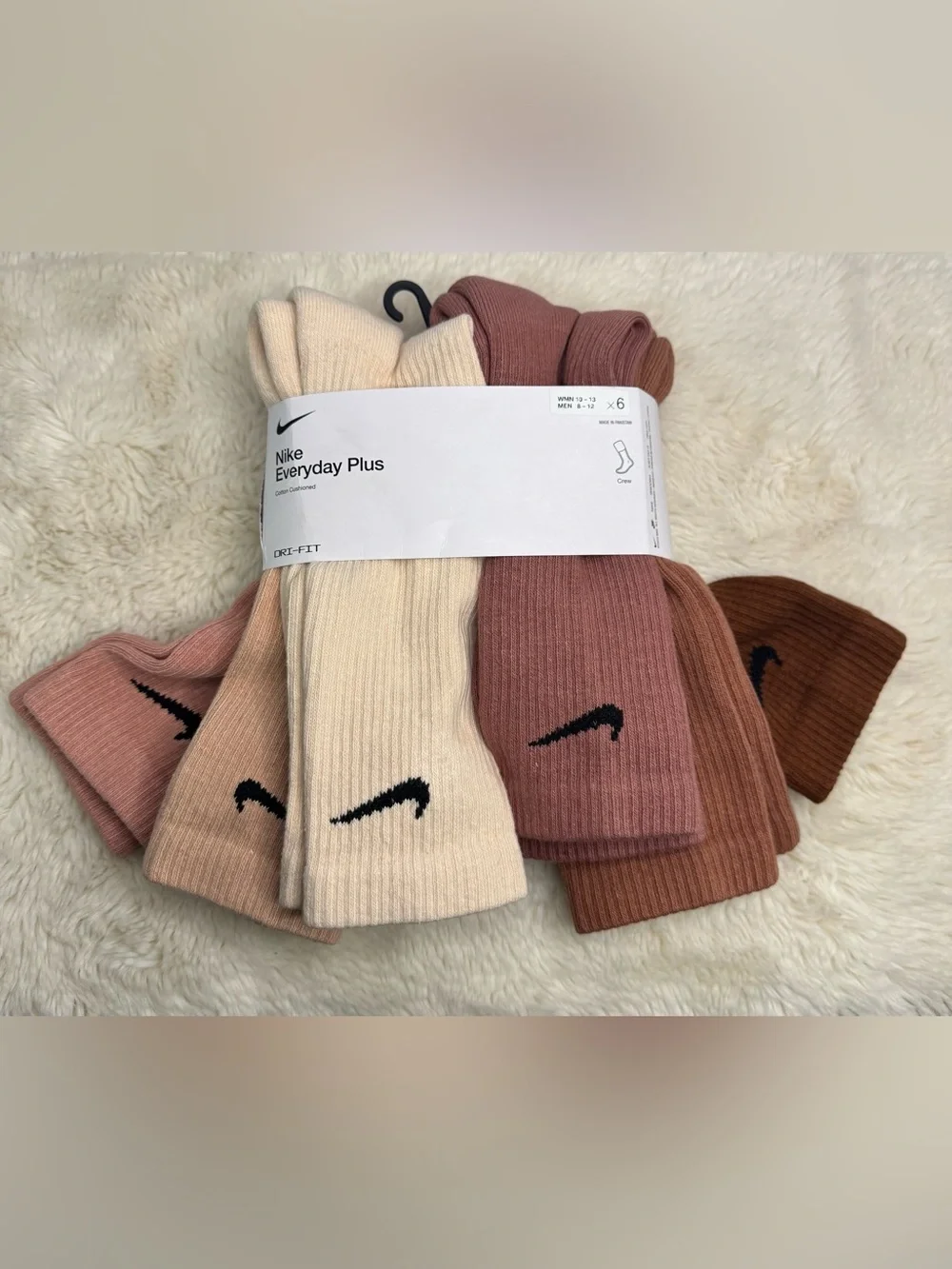 New 🆕 Nike Everyday Plus Crew Socks